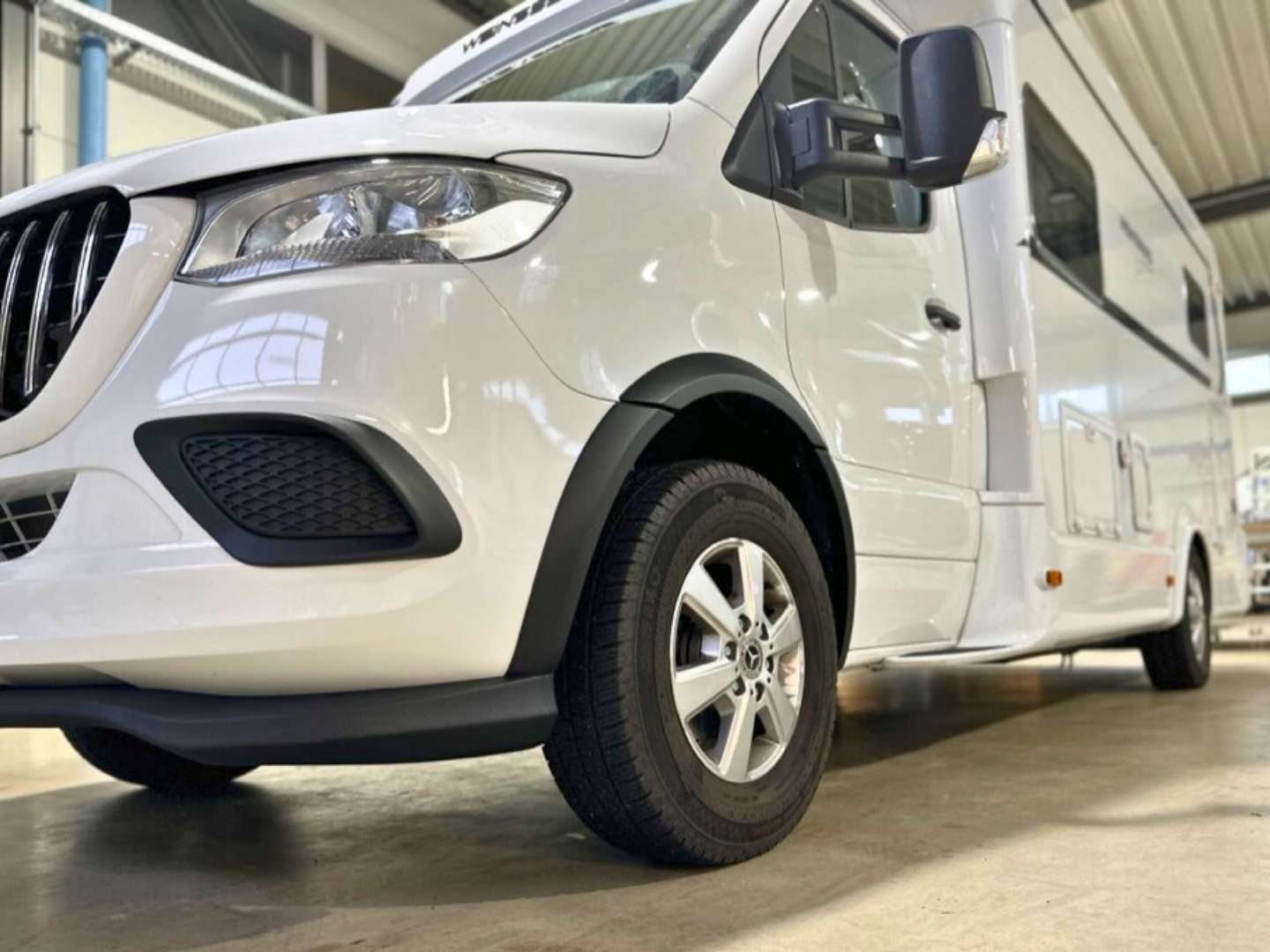 Fender flares for Sprinter 907 and 910, for partially integrated vehicles