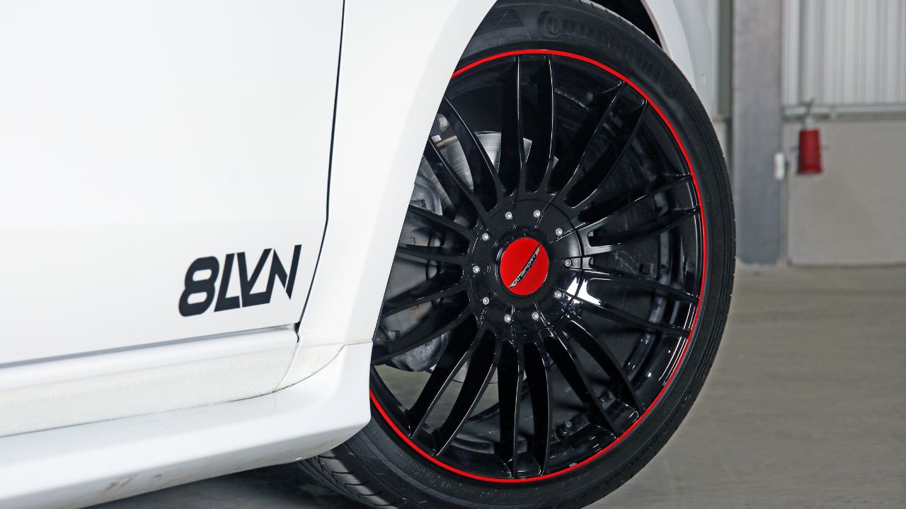 Der White SportsVan