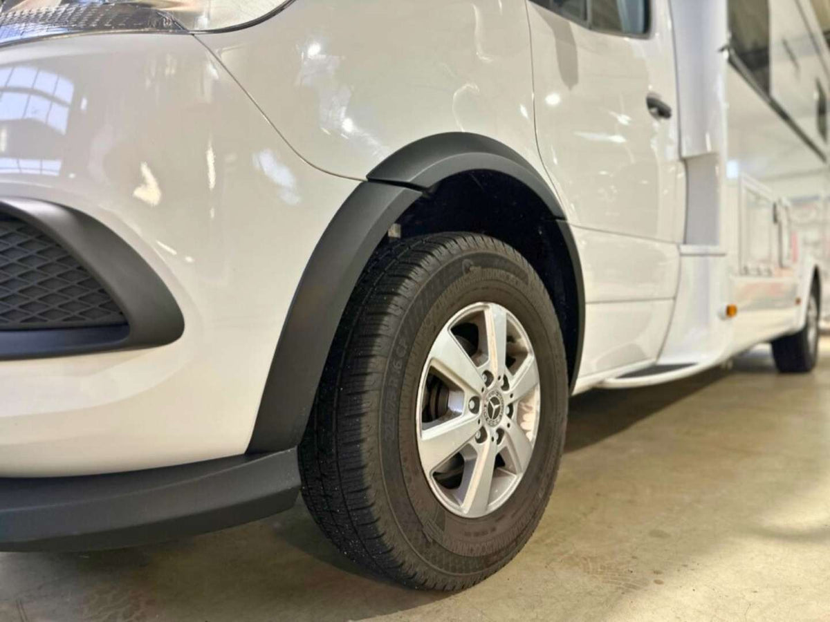 Fender flares for Sprinter 907 and 910, for partially integrated vehicles
