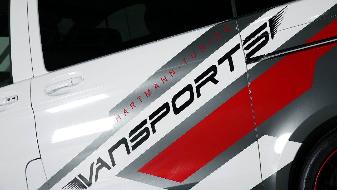 Der White SportsVan