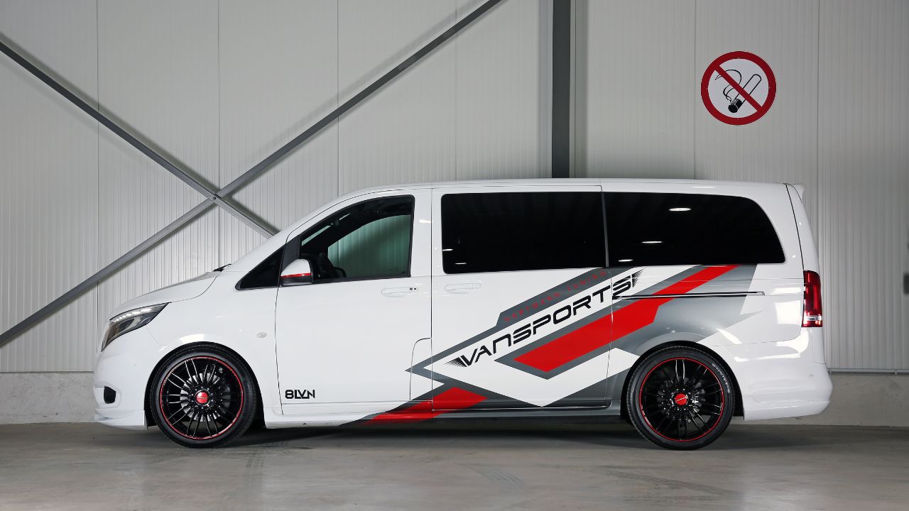 Der White SportsVan