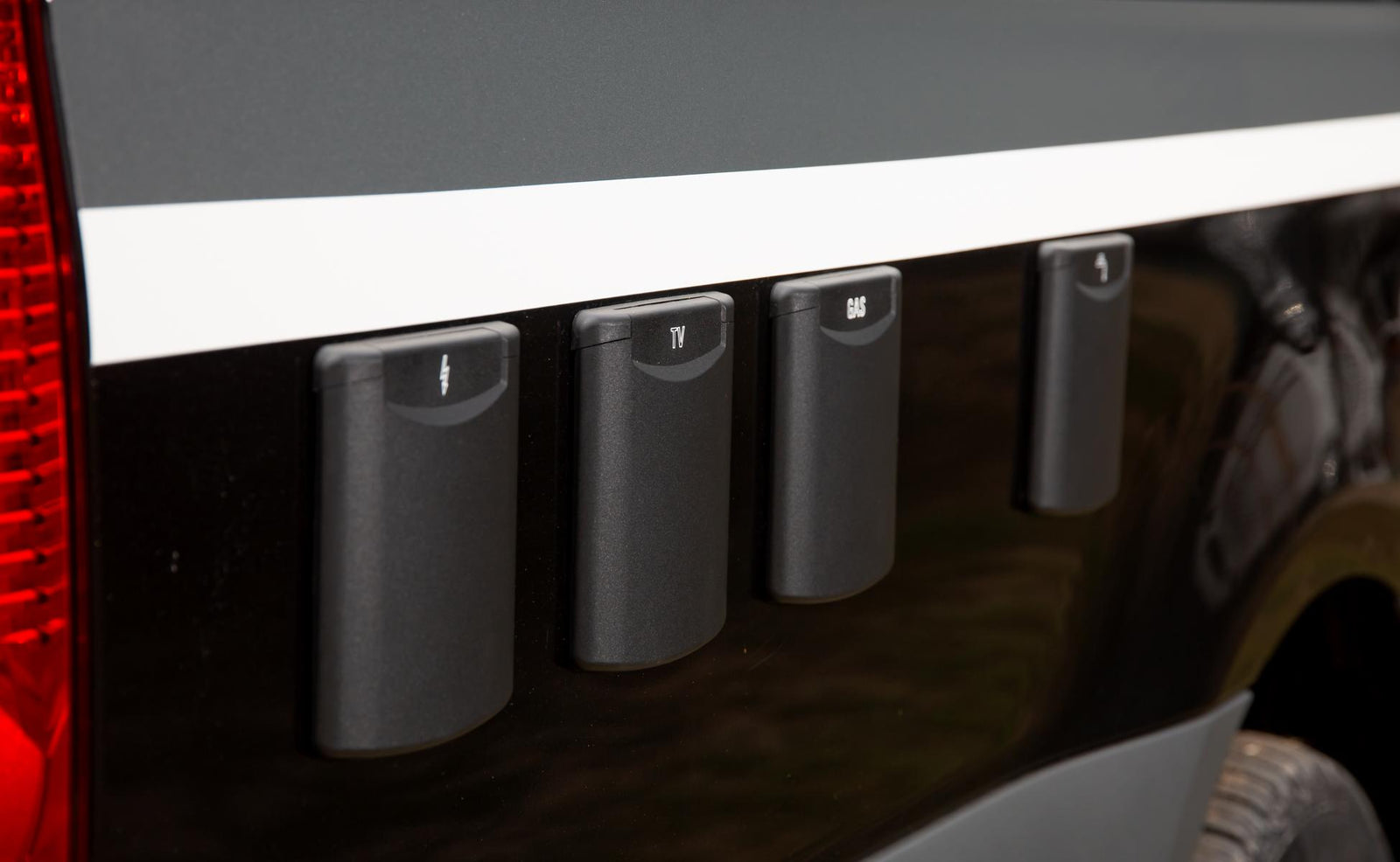BRAVIA Swan 699 „The Black Swan“